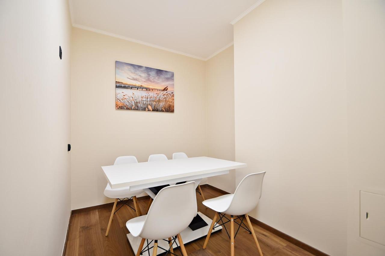 Wola Apartment Varsóvia Exterior foto